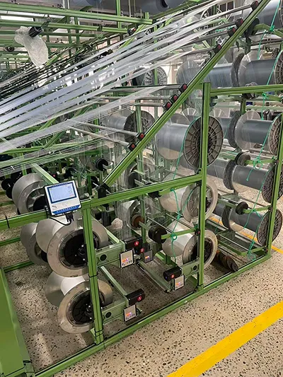 Urideira com Creel Ativo de Tensão Integrada